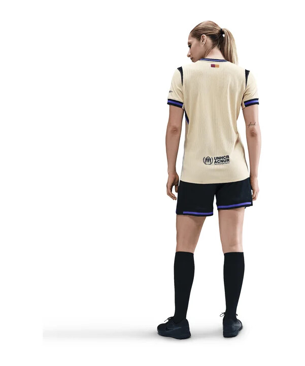 nike fc barcelona autentični gostujući dres 20252026 ženski zlatni f783