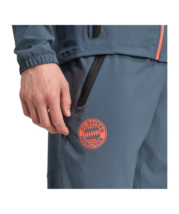adidas fc bayern münchen tech putne hlače sive