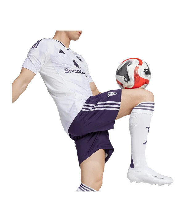 adidas manchester united kratke hlače za goste 2025.2026. ljubičaste