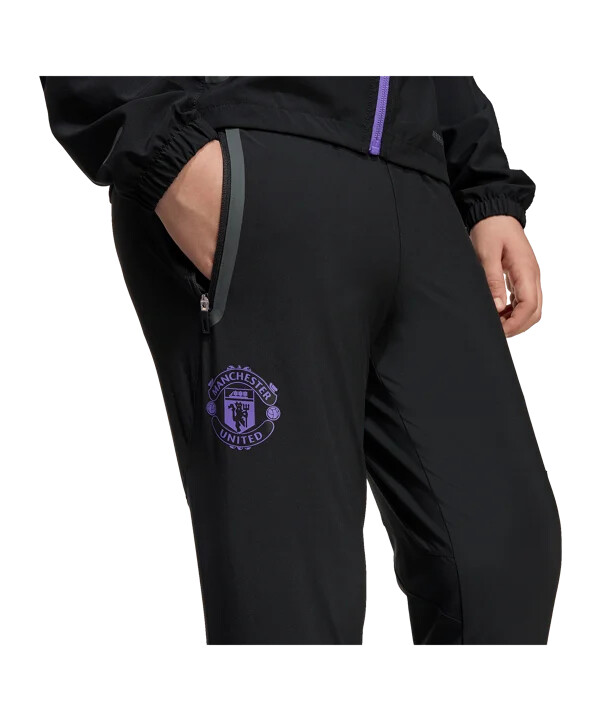 adidas manchester united vis tech travel hlače za trčanje za djecu crne boje