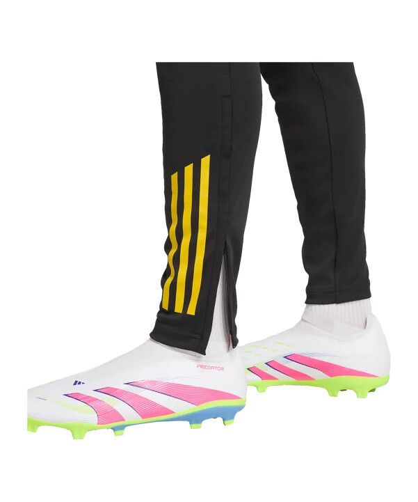 adidas manchester united cup training hlače 20252026 crne
