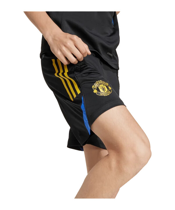 adidas manchester united cup kratke hlače za trening 2025.2026. crne